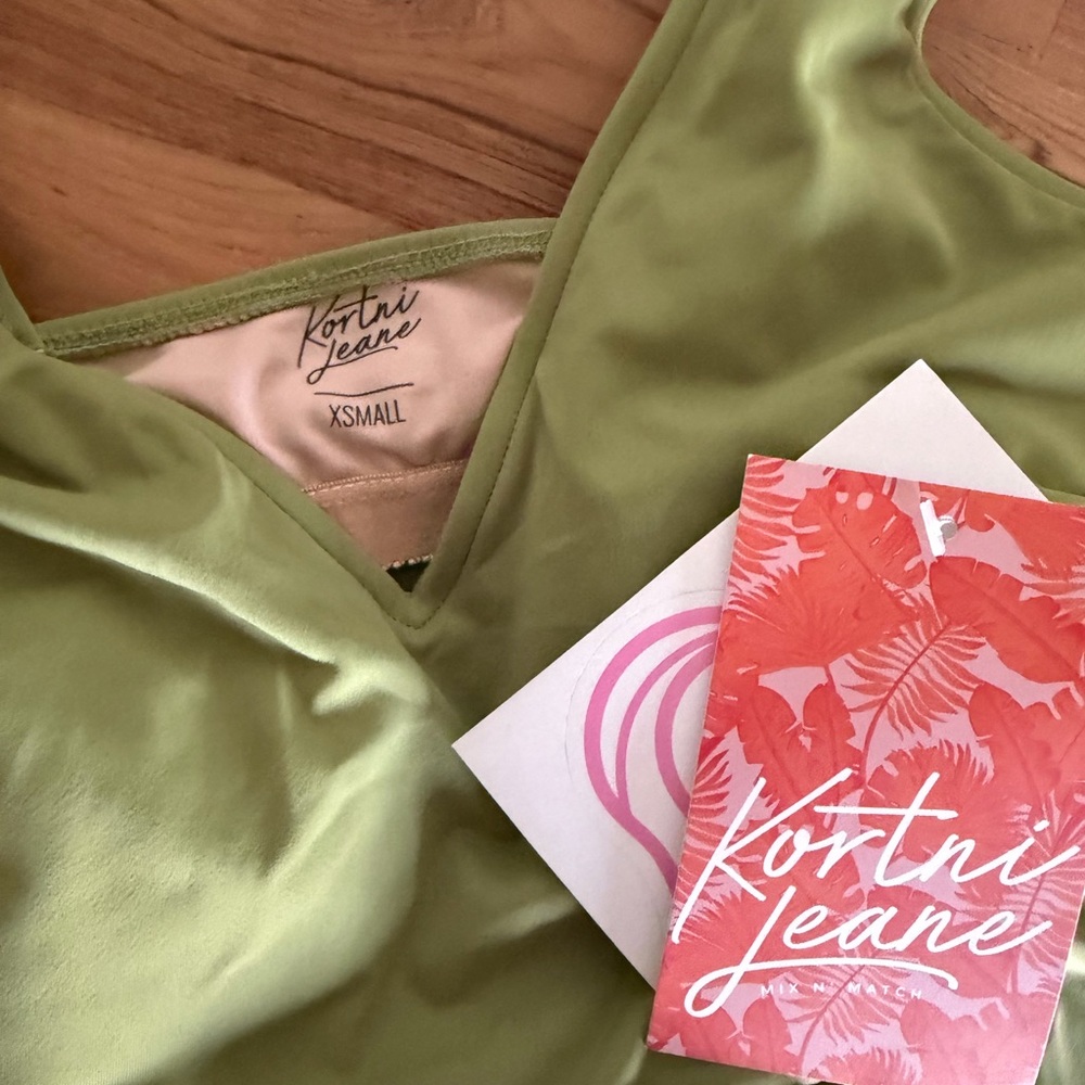 NWT Green Swim Top - Picture 3 of 3